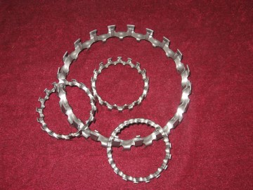 Aligning ball bearing retainer